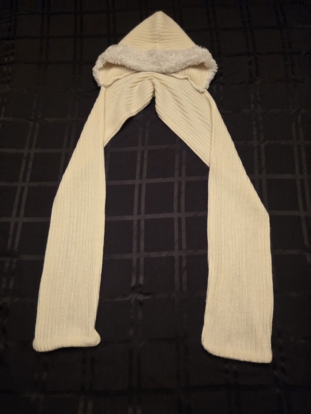 Jaclyn Smith Shawl Wrap Scarf Ivory Faux Fur